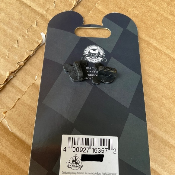 Disney parks 2020 pin limited edition - Picture 2 of 2